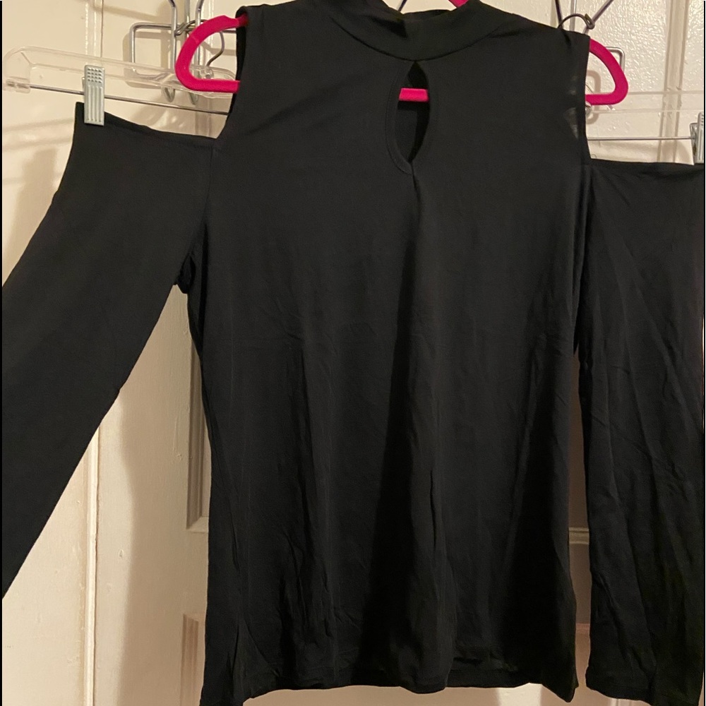 New Black Long Tee with Peep whole